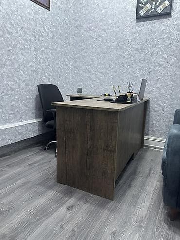 retro mebel: Ofis masa dəsti – L‑formalı, ağac teksturalı - Dizayn: L formalı iş — 3