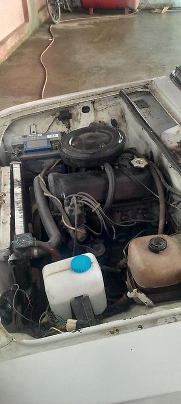 vaz 2106 teker: VAZ 2101, ağ rəng, sedan kuzov. Texniki xüsusiyyətlər: - Benzin — 6