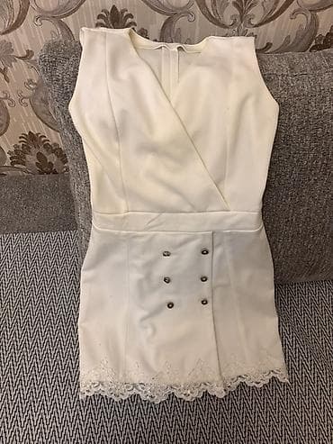 Qadın üçün ağ rəngli qısa don - Model: qolsuz, V formalı büzməli