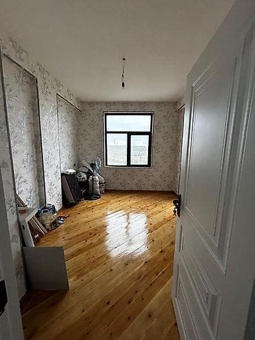 ev alqi satqisi kirayesi: 3 otaqlı mənzil – geniş zal, ayrı mətbəx, hamam/tualet və dəhliz — 5