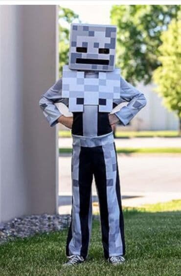 Yolka işıqları: Minecraft personajlarının kostyumları. Hər bir kostyum personajın — 1