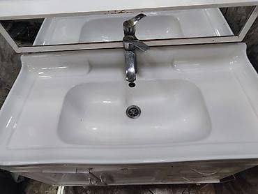 acar destdi: Ağ rəngdə hamam mebeli dəsti – lavabo, şkaf və güzgü paneli ilə — 4