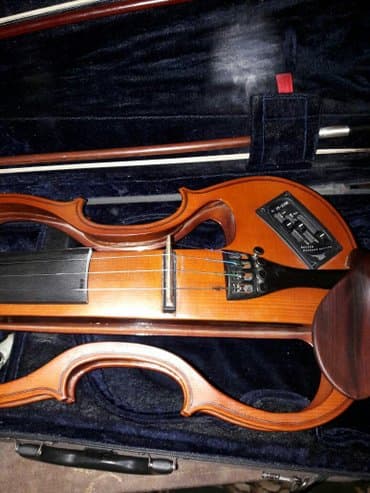 скрипка и электрогитара: Skripka elektron carlo giordano. əla tembri var, ünvan xalqlar — 1