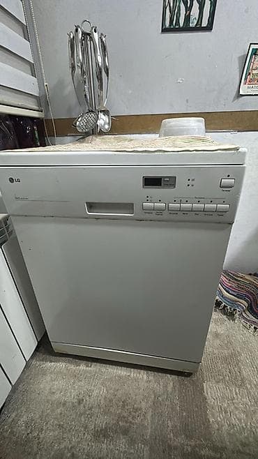 LG qabyuyan maşın – tam ölçülü, sərbəst quraşdırılan model. Paltar