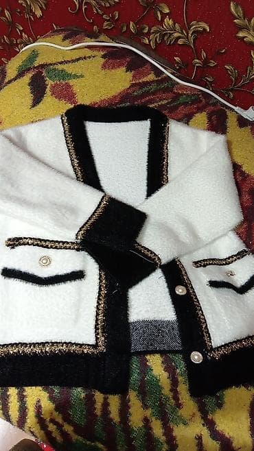 jordan jaket: Zərif dizaynlı qadın kardiqanı - Rəng: ağ əsas, qara haşiyələr və — 1