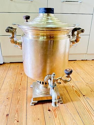 mis samovarlar: Antik mis samovar – kömür/odunla işləyən, klassik “tula tipli” . 9 — 2