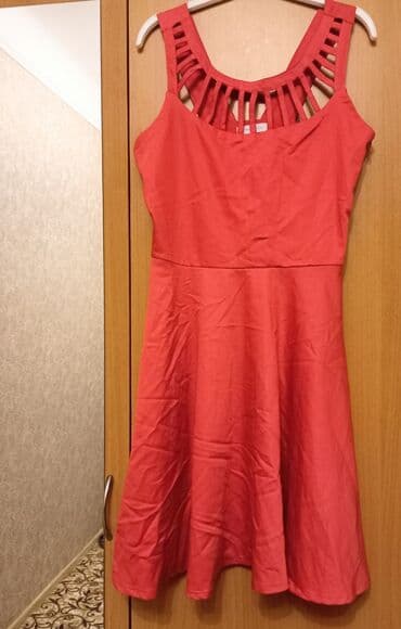 bir qadin 370: Xanım üçün qırmızı rəngli, sərin materialdan içi astarlı, ətəyi klyoş — 2