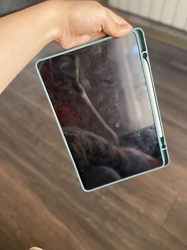 ipad tablet: Samsung planşet - Model: Samsung Galaxy Tab (metal gövdə, arxa — 5
