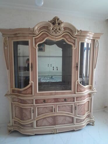 Şüşəli dolab vitrini, İşlənmiş