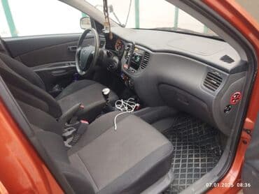 Digər nəqliyyat: Kia Rio hatchback - Kuzov: 5 qapılı hatchback, narıncı rəng - — 6