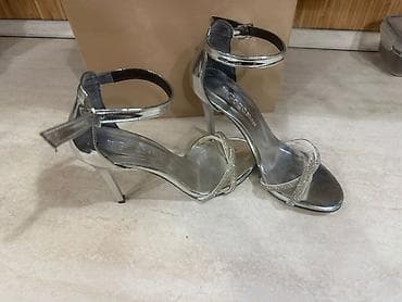 Босоножки, сандалии, шлепанцы: Gümüşü rəngdə qadın hündürdaban sandal - Brend: GO GO Shoes (daxildə — 3