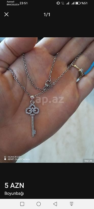 gumus 56: Açar formalı kulonlu boyunbağı - Rəng: gümüşü - Material: metal — 1