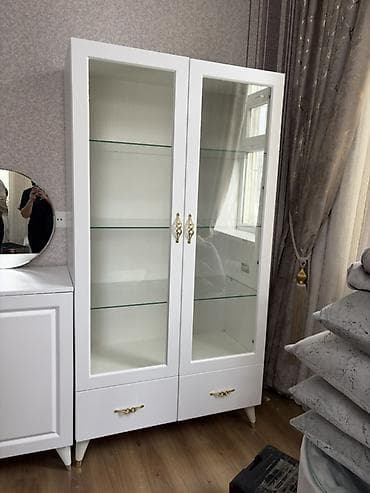 обеденный набор: Ağ rəngli qonaq otağı mebel dəsti Hər biri 500 azn Tərkibi: - 4 — 3