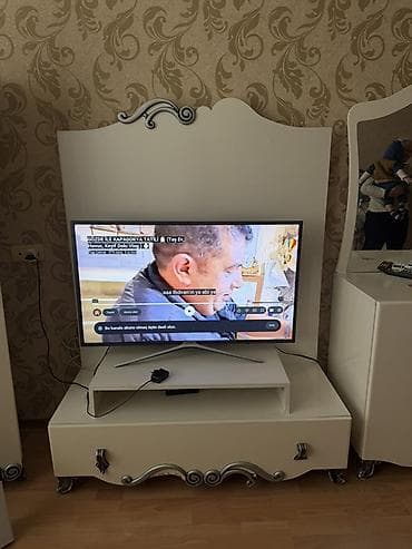 perla mebel salonu: Klassik üslubda qonaq otağı mebelləri dəsti Tərkibi: - Geniş — 4