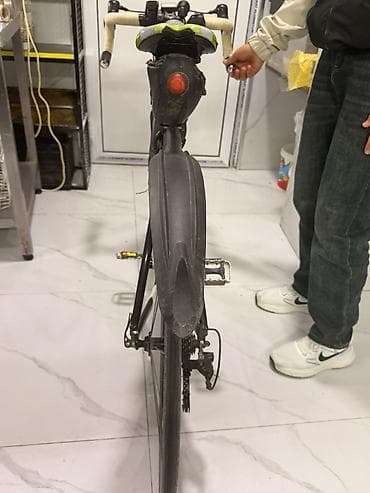 muherrikli velosiped: Yol yarış şosse velosipedi – aksesuarlarla birlikdə Xüsusiyyətlər: - — 6