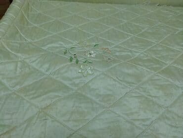 ədyalar: Bu yataq örtüyü, işlənilib amma təmiz və səliqəlidir. ölçüləri standar — 3