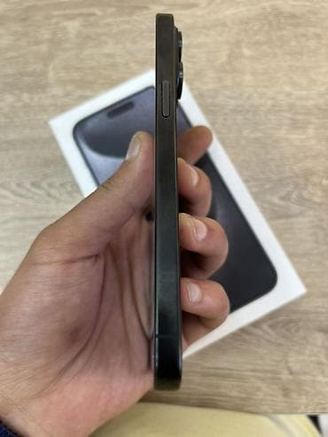 15 pro max titanium: IPhone 15 Pro, Black Titanium, Simsiz şarj — 4
