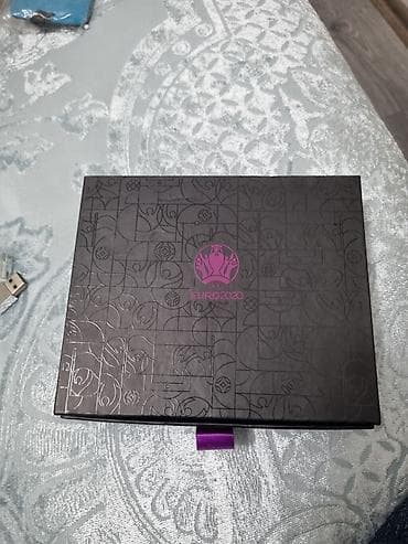 Şəkillər, tablolar: UEFA EURO 2020 rəsmi hədiyyə dəsti - Dəst tərkibi: kart/ID üçün dəri — 2