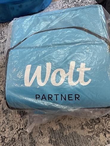 Wolt Partner çatdırılma çantası - Rəng: açıq mavi (Wolt loqosu və