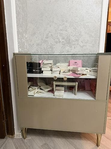Biznes üçün avadanlıq: Vitrin şkaf – butik və zərgərlik üçün - Material: şüşə vitrin hissə + — 1