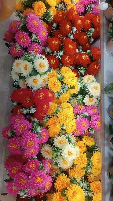 Digər ev dekoru: Rəngarəng süni çiçək buketləri - Növlər: çoxlaylı ləçəklərə malik — 2