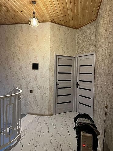 keşlə ev: Satılır: iki mərtəbəli fərdi ev Xüsusiyyətlər: - 2 mərtəbə, geniş — 8