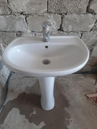 tulpan buket: Pedestal tipli seramik əl-üz yuma qabı Çanakçılar markalı Türkiyə — 1