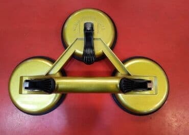 Şüşə tuten Yeni Keyfiyyətli Ünvan koroglu metrosune catdirmemiz var