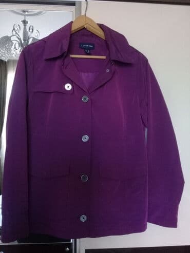 kapüşonlu qadın gödəkçələri: Куртка женская,ветровка. С капюшоном. 
 Размер 40-42.Цвет-фуксия — 1