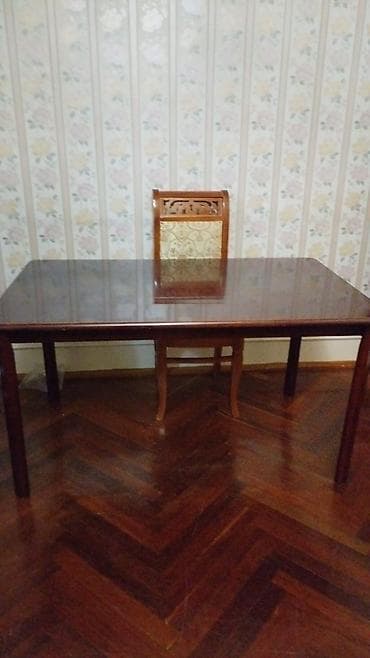 Qonaq otağı üçün, Açılmayan, Dördbucaq masa