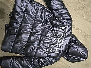 Digər kişi geyimləri: Qara rəngli kapüşonlu şişmə qış gödəkcəsi - Üzərində iri ağ yazı — 1