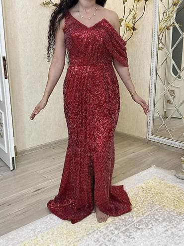 1100 azn tikilib .1 defe toya geyinilib 100 azn satilir. Endirim yoxdu — 2