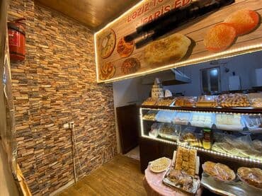 novxani restoranlar: İnşaatçılar metrosunun yaxınlığında,43 kv.m sahəsi olan, bütün — 2