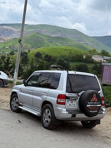 Avtomobil satışı: Mitsubishi Pajero: 2 l | 2001 il 290000 km Ofrouder/SUV — 2