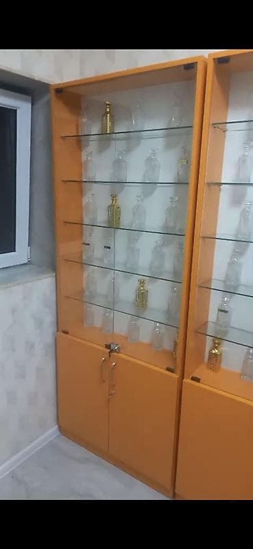 vitri: 2 eded şkaf vitrin 1 eded dekoratif vitrin ela veziyyetde.hun 2m.eni — 3