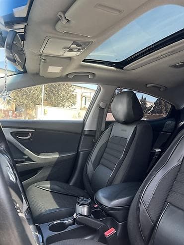 93 opel astra: Hyundai Elantra: 1.6 l | 2012 il Sedan — 5