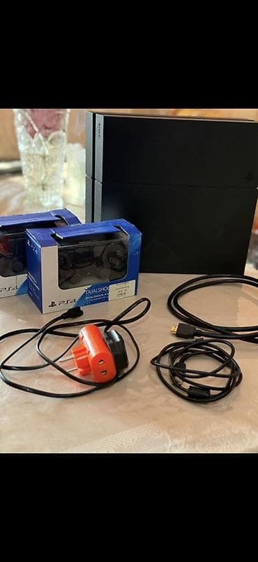 masaustu komputer kredit: PlayStation 4 - 2 ədəd DualShock 4 idarəetmə pultu - HDMI kabeli - — 1