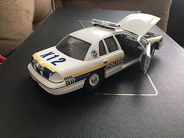 zarrin toys: 1:24 ford crown victory — 2