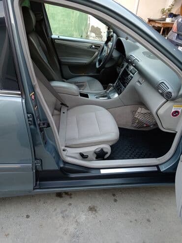 e 200: Mercedes-Benz 200: 1.8 l | 2006 il Sedan — 9