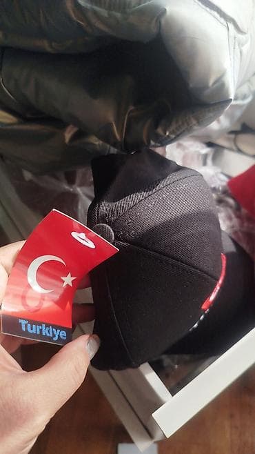 fendi cantalar: Qış üçün papaq və kepka kolleksiyası - İsti trikotaj papaqlar — 6
