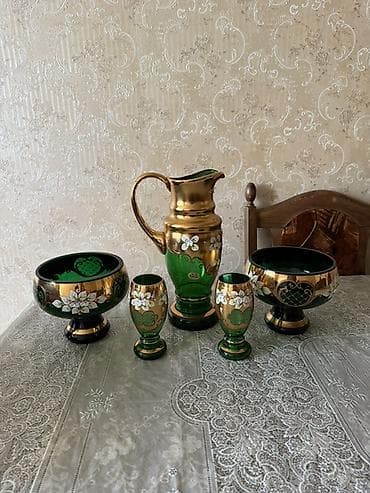 dekor ad gunu: Bohemiya üslubunda dekorativ şüşə dəst - Rəng: zümrüd-yaşıl və qızılı — 1