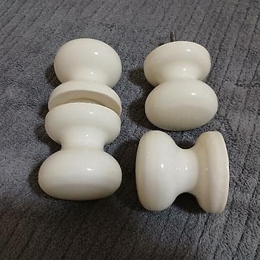 (4 ədəd dəst)
Новые ручки для двери,дерево,вместе 10 манат