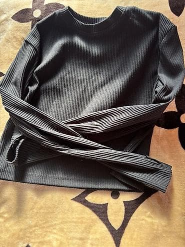 Qara rəngli qadın köynəyi/sviteri - Model: Uzunqollu, dar kəsim