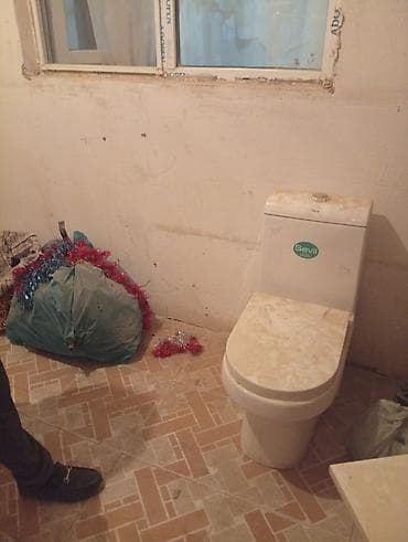 Sanitar quraşdırma dəsti Məhsul tərkibi: - Birgə korpuslu unitaz (üst