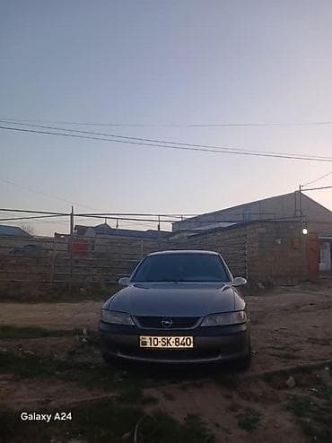 disk teker r15: Opel Vectra sedan - Kuzov: 4 qapılı sedan, tünd boz rəng - Mühərrik — 4