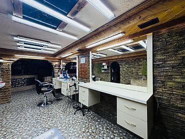 Məhsul: Geniş güzgülü bərbər/stilist masası (salon üçün)