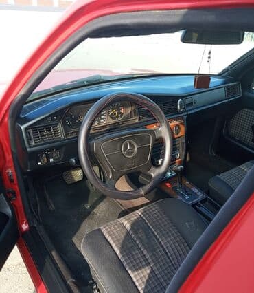 turbo az c class: Mercedes-Benz 190: 2 l | 1993 il Sedan — 13