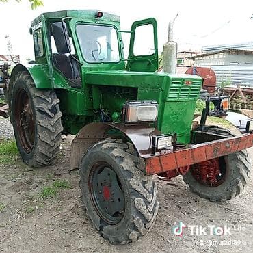 traktor 16: Traktor MTZ tipli, kabinalı, yaşıl rəng. - 4x2 təkər sxemi, qabaqdar — 2