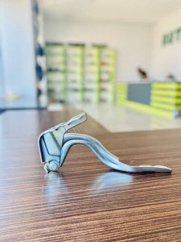 qabaq şüşə: Kia Cerato 2013 kapotun petləsi . Kia Forte Cerato 2016 kapotun — 1