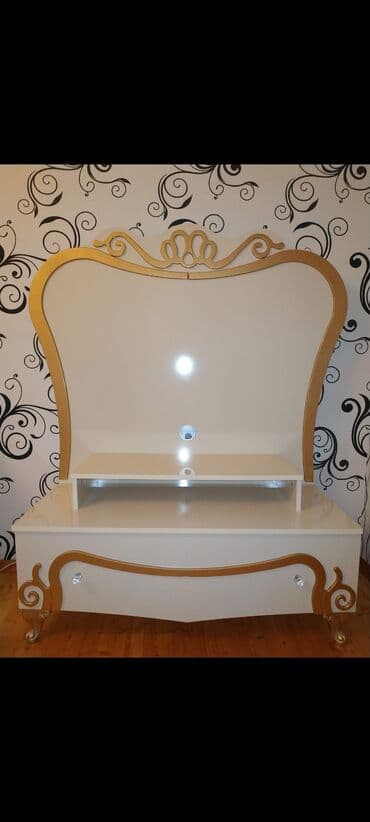 аренда земли под шиномонтаж: İşlənmiş, Düz TV altlığı, Polkalı — 1